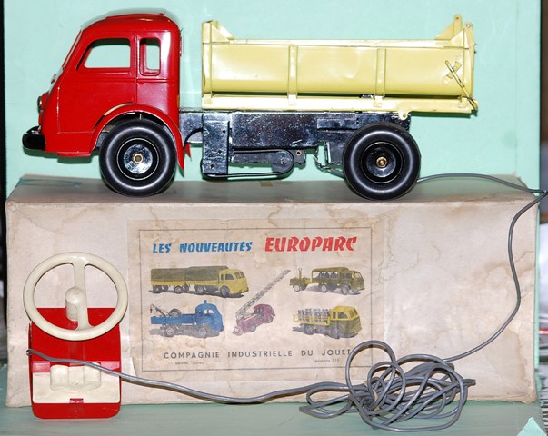 CAMION RENAULT FAINÉANT Benne . CIJ .1/87 .tbe . EUR 10,00 - FR